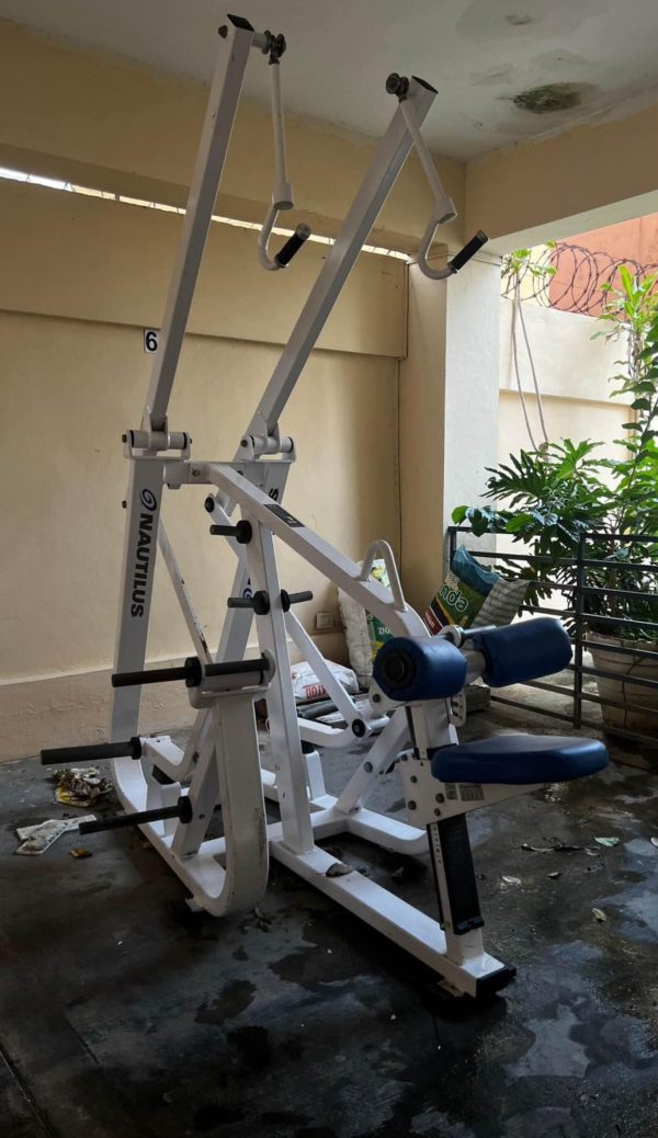 Nautilus XPLOAD ISO Lateral Plate Loaded Leverage Pulldown - Image 4