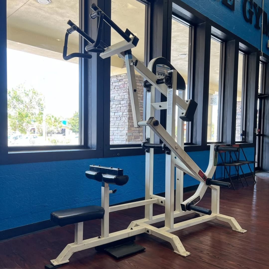 Strive plate loaded lat pulldown - Image 2